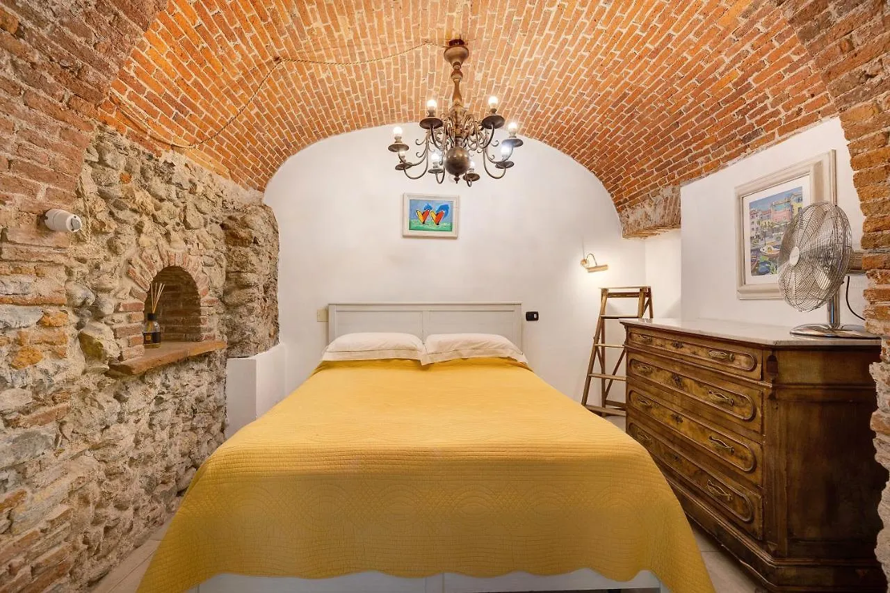 Appartamento In Villa Saccone Finale Ligure Italy